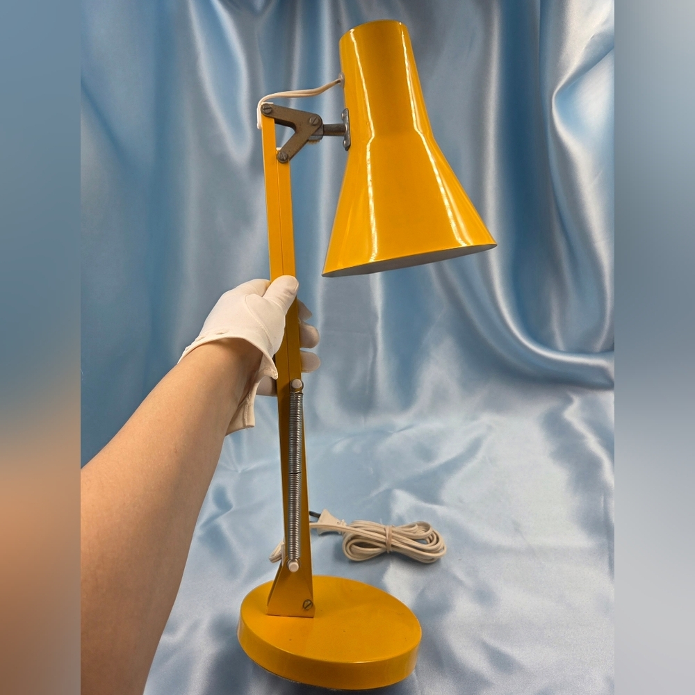 💡Vintage Lyskaer (Canada) Ltd. Mid-Century Modern Desk Lamp - Picture 6 of 15